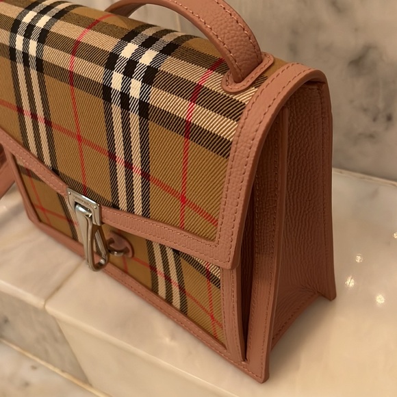 Burberry cross body bag w/orig dust bag - Picture 4 of 5